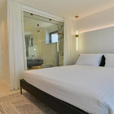 Willa Olive Trogir